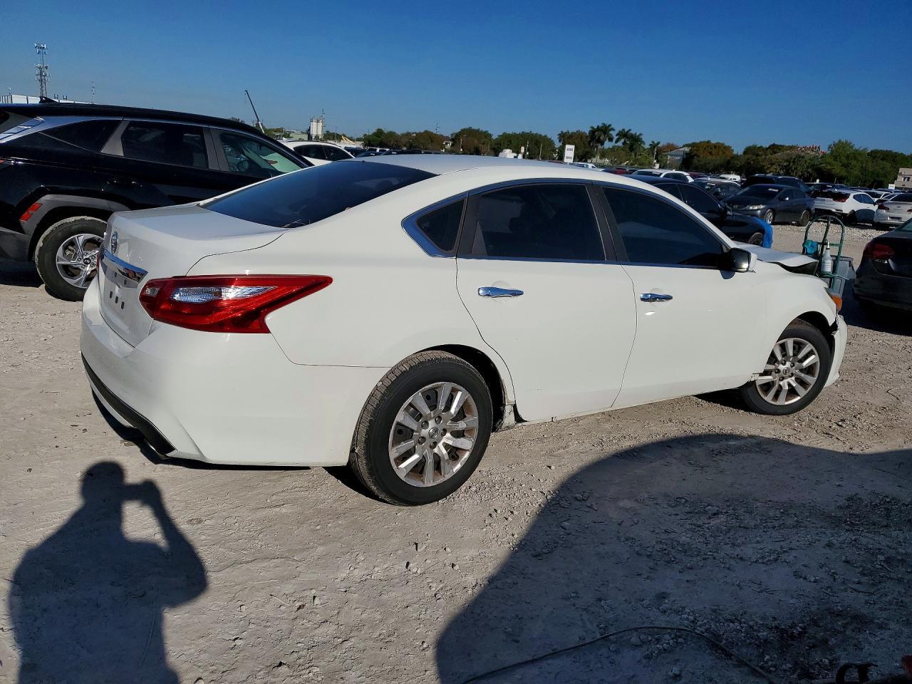 2017 Nissan Altima 2.5 S - Image 3