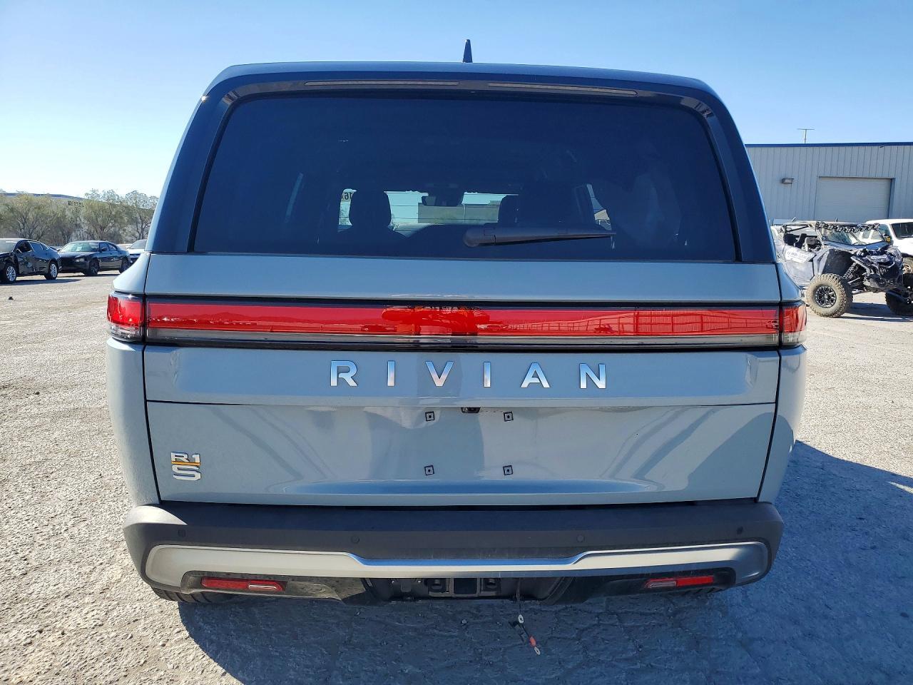 2024 Rivian R1S Adventure - Фото 6
