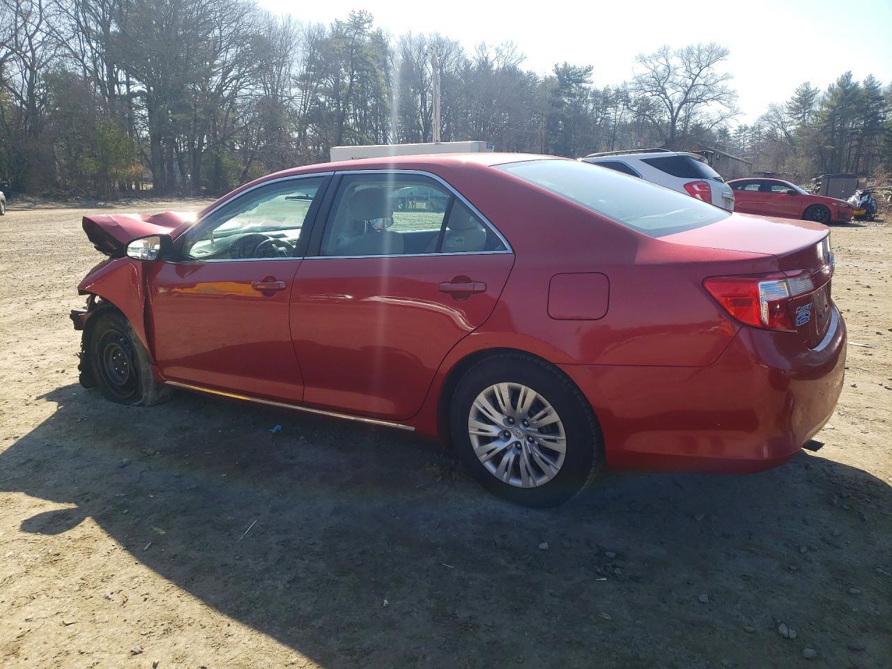 2012 Toyota Camry Le - Фото 2
