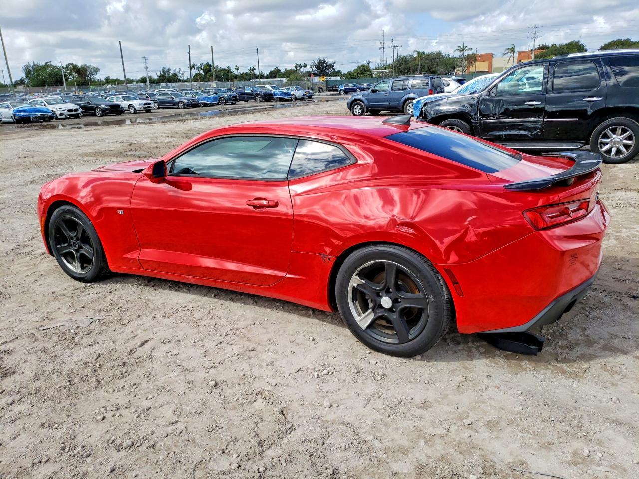 2017 Chevrolet Camaro Lt - Image 2