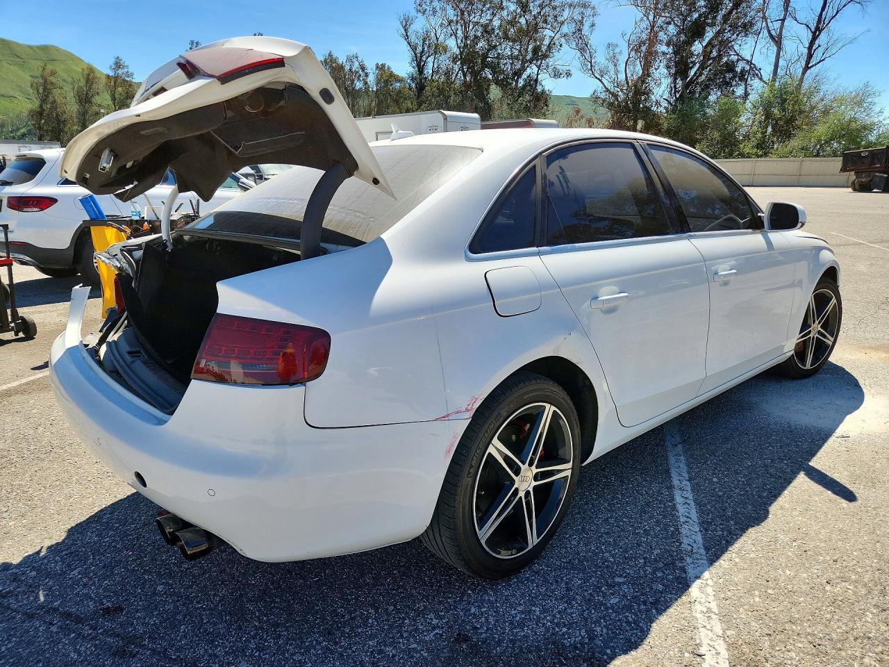 2010 Audi A4 Premium Plus - Фото 3