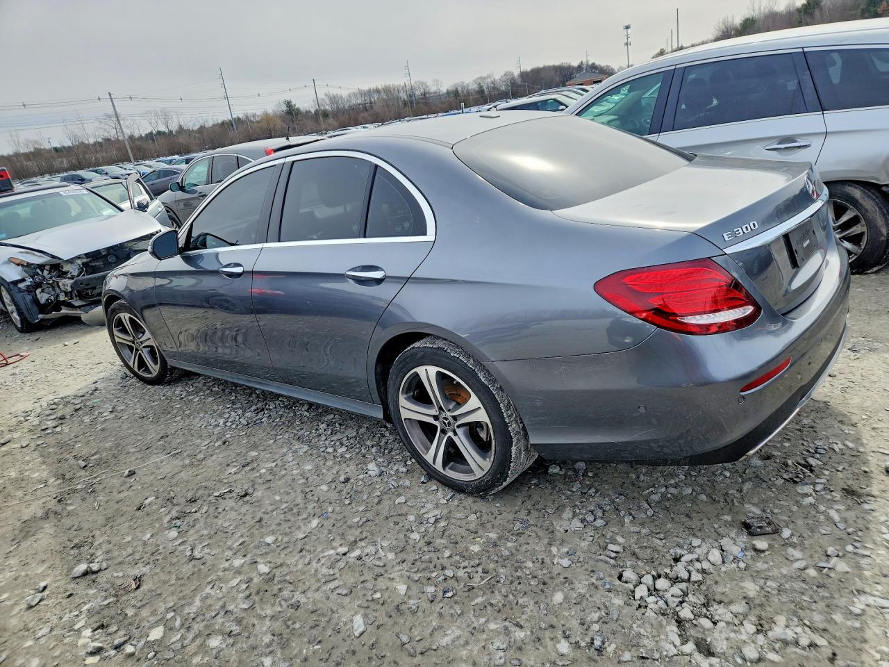 2019 Mercedes-Benz E 300 4Matic - Фото 2