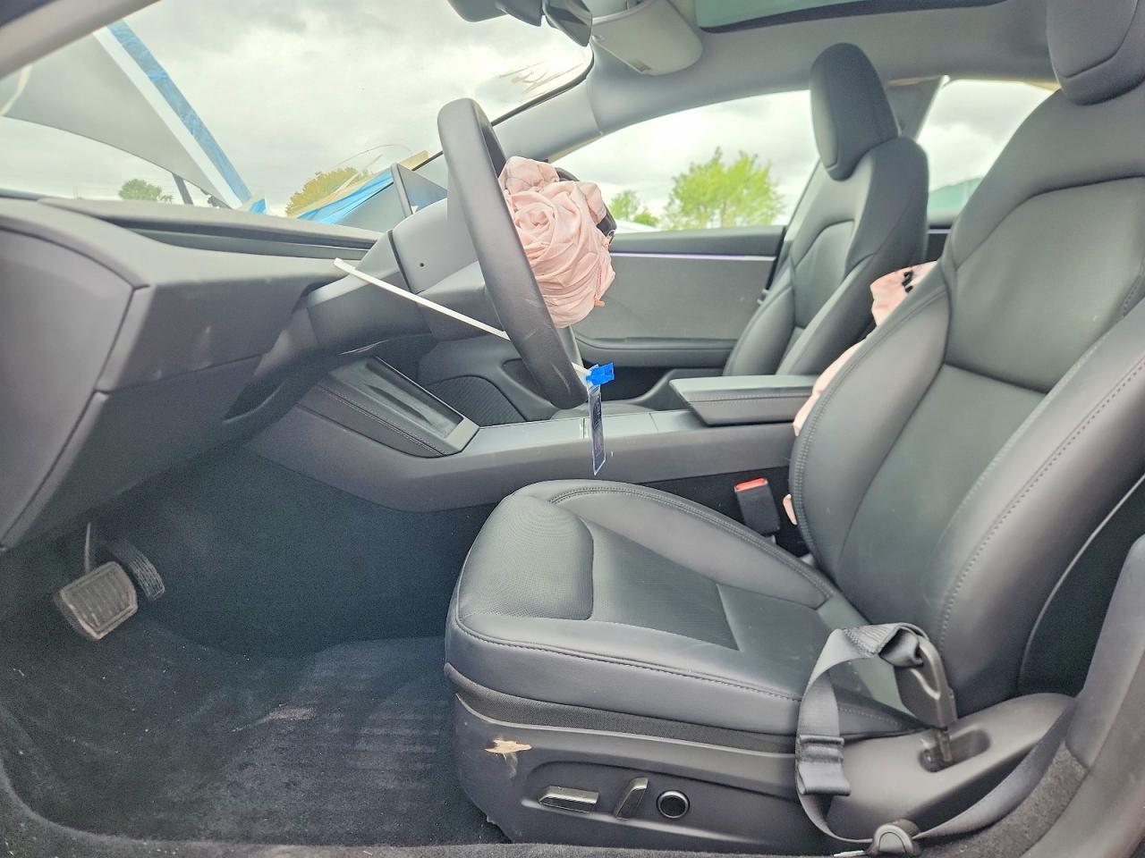 2025 Tesla Model 3 - Фото 7