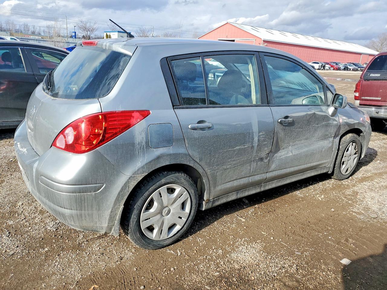 2011 Nissan Versa 1.8 S - Image 3