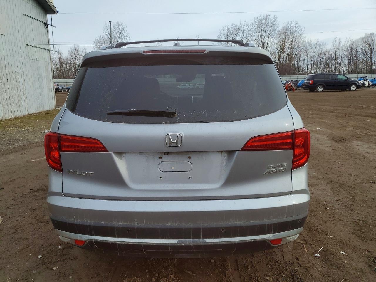 2017 Honda Pilot Elite - Image 6