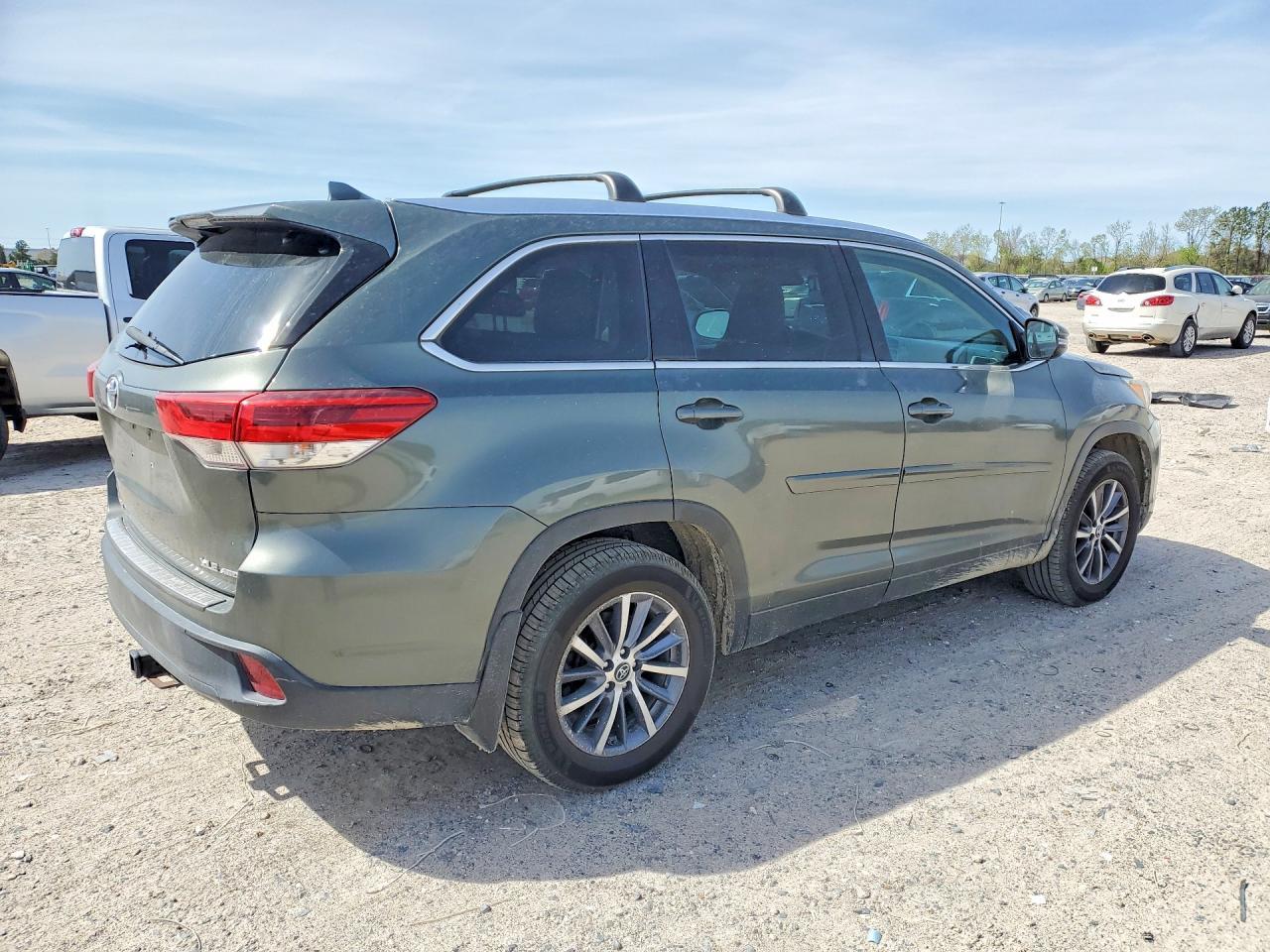 2017 Toyota Highlander Xle - Фото 3