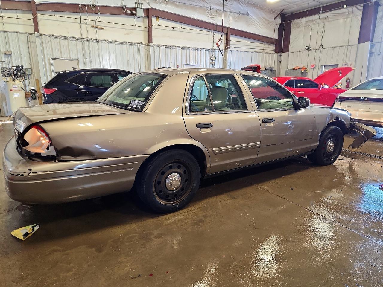 2011 Ford Crown Victoria Police Interceptor - Фото 3
