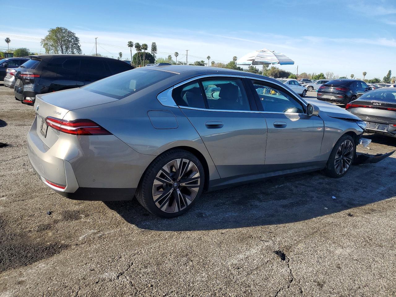 2025 BMW 530 I - Фото 3