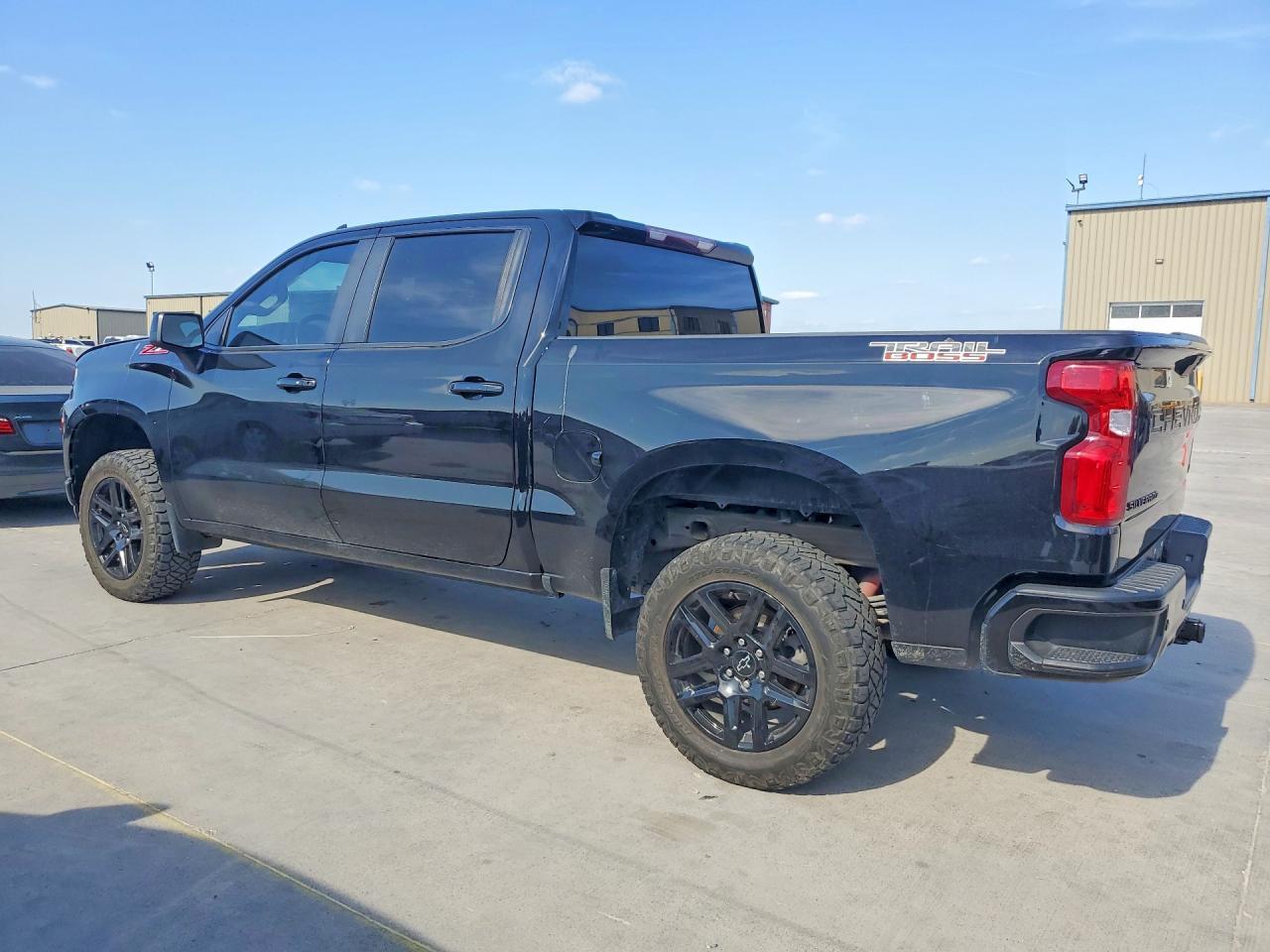 2022 Chevrolet Silverado Ltd K1500 Lt Trail Boss - Image 2