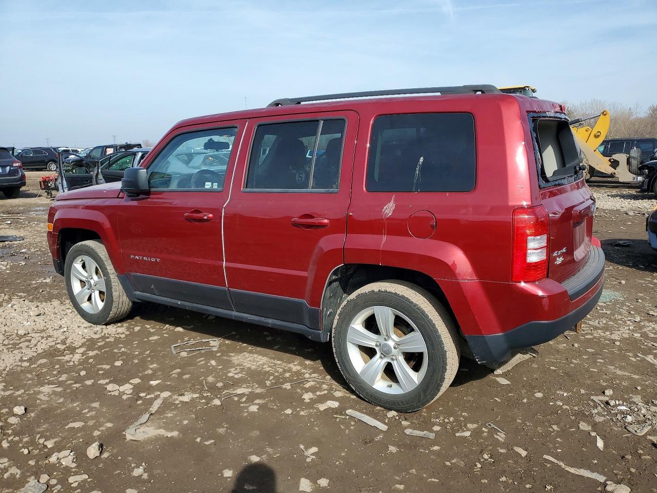 2013 Jeep Patriot Latitude - Фото 2