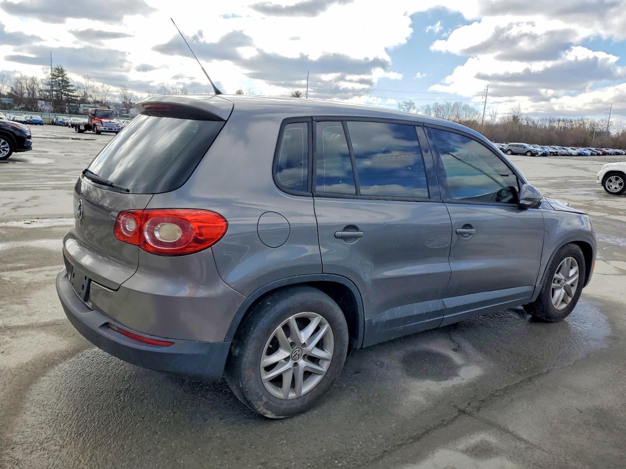 2011 Volkswagen Tiguan S - Фото 3