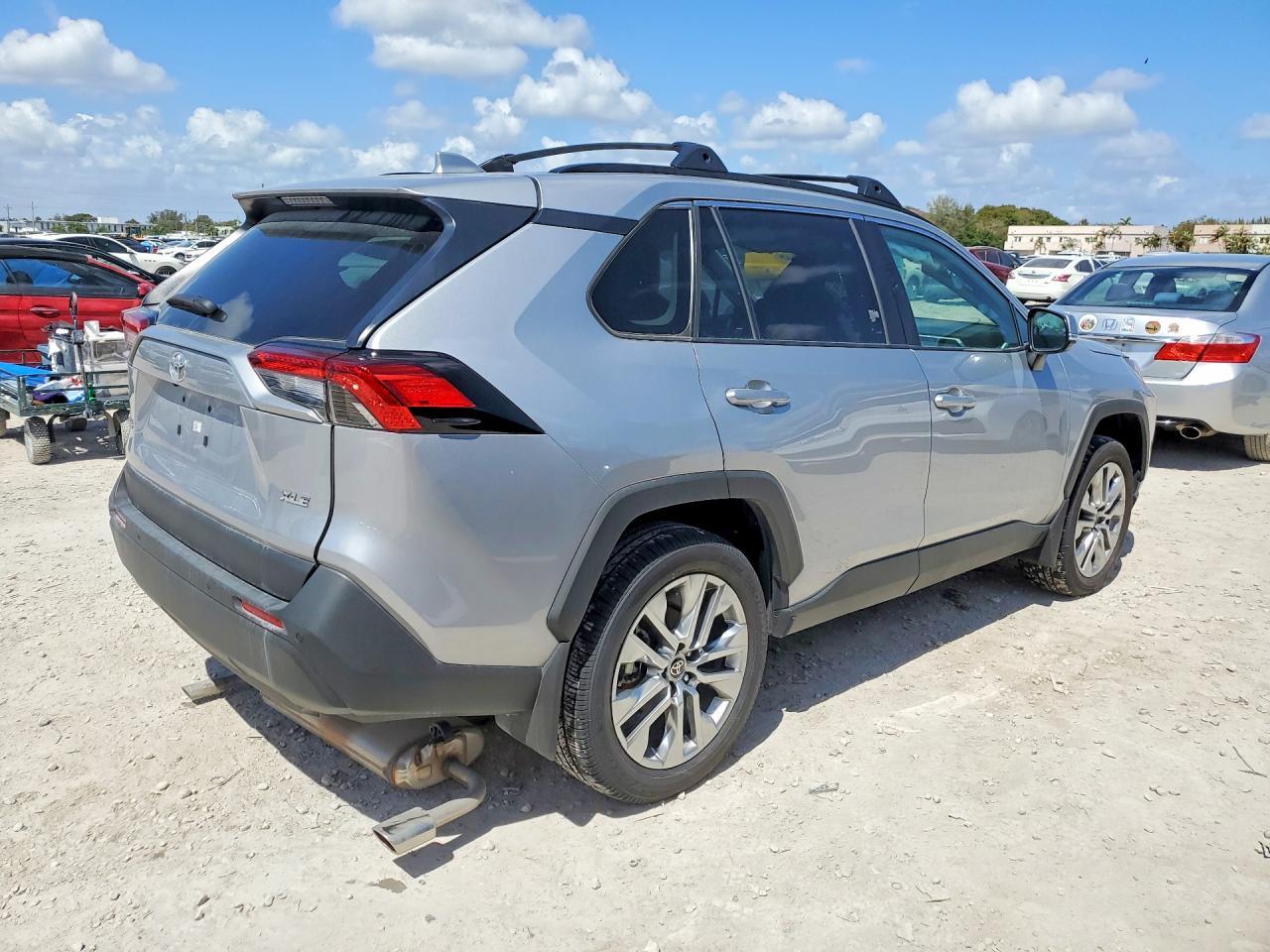 2025 Toyota Rav4 Xle Premium - Image 5