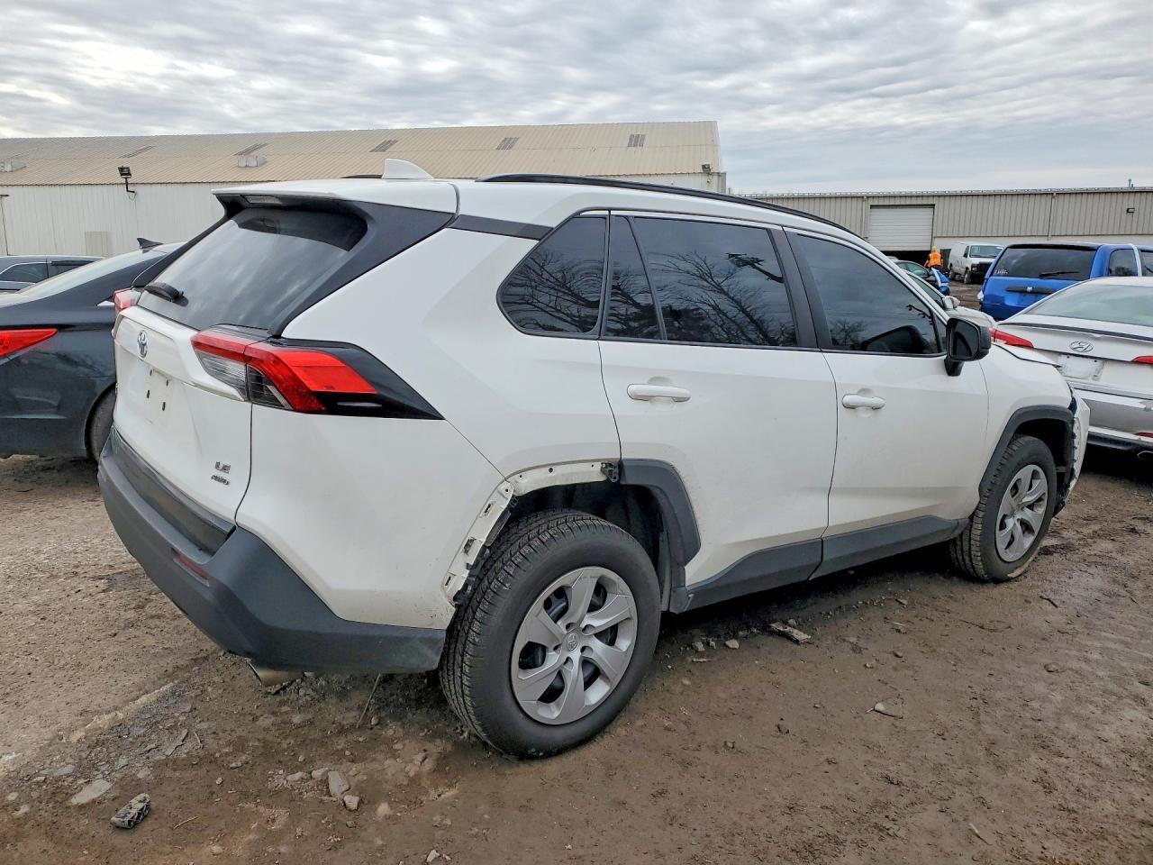 2020 Toyota Rav4 Le - Фото 3