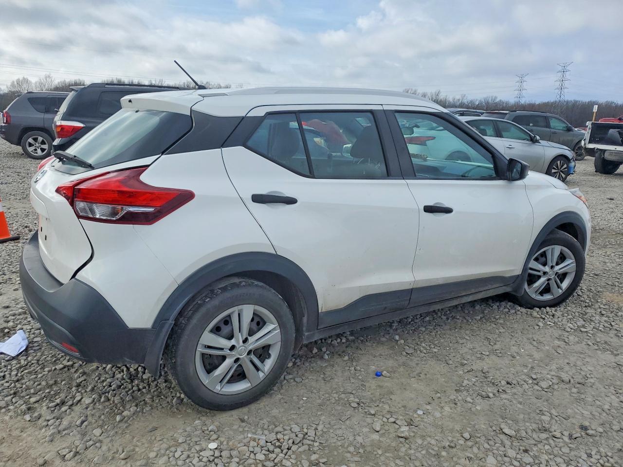 2019 Nissan Kicks S - Фото 3