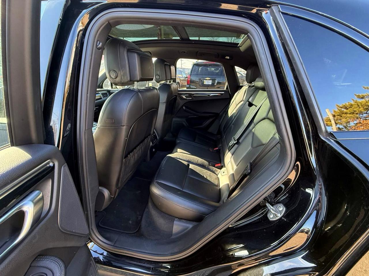 2016 Porsche Macan S - Image 4