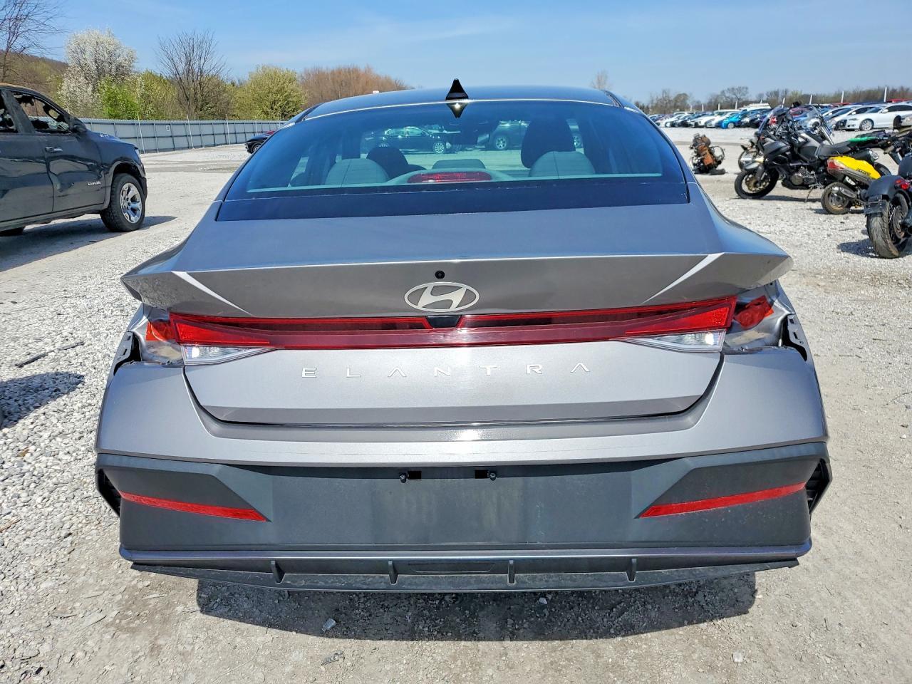 2024 Hyundai Elantra Se - Фото 6