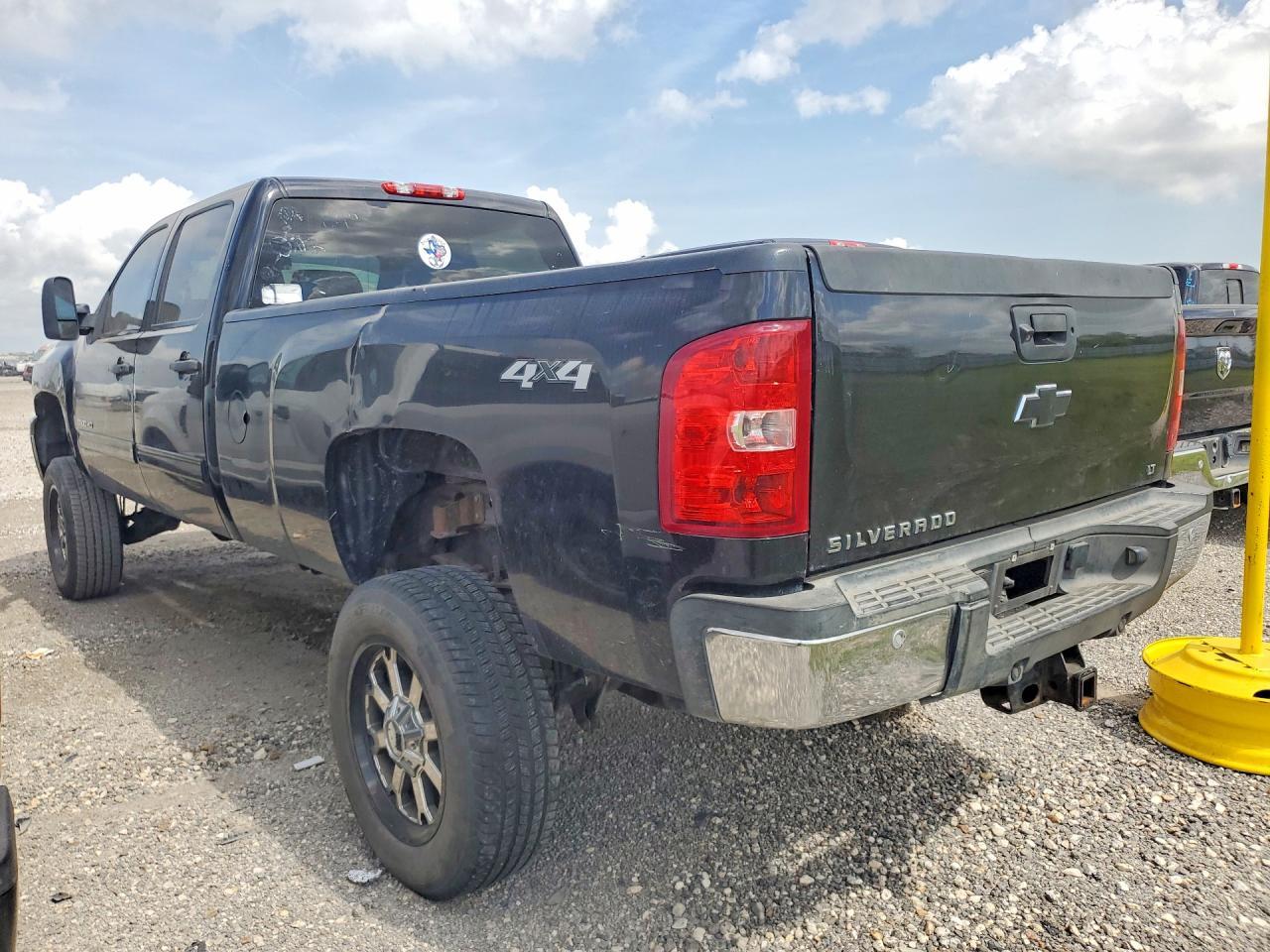 2012 Chevrolet Silverado K3500 Lt - Image 2