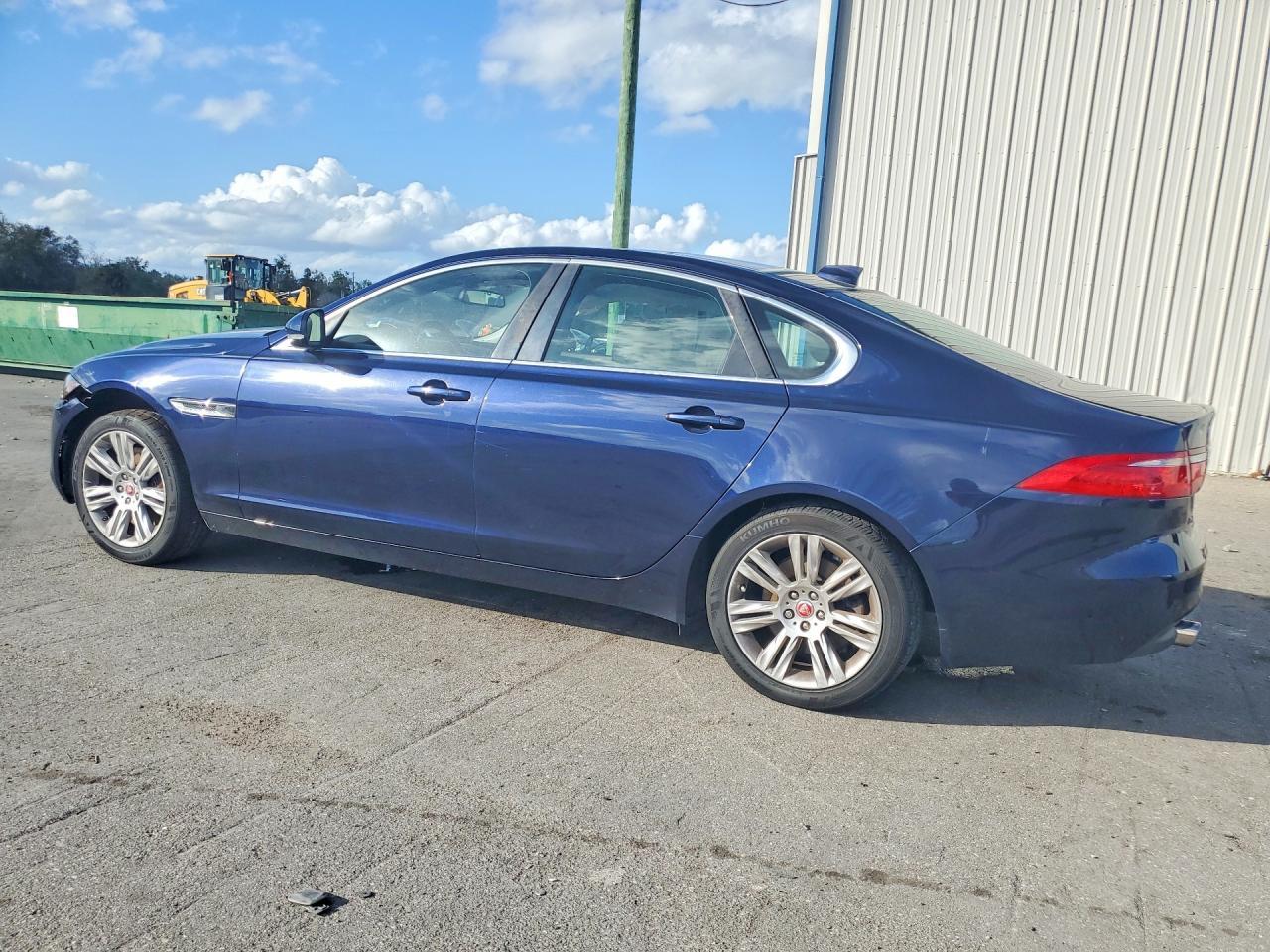 2016 Jaguar Xf Premium - Фото 2