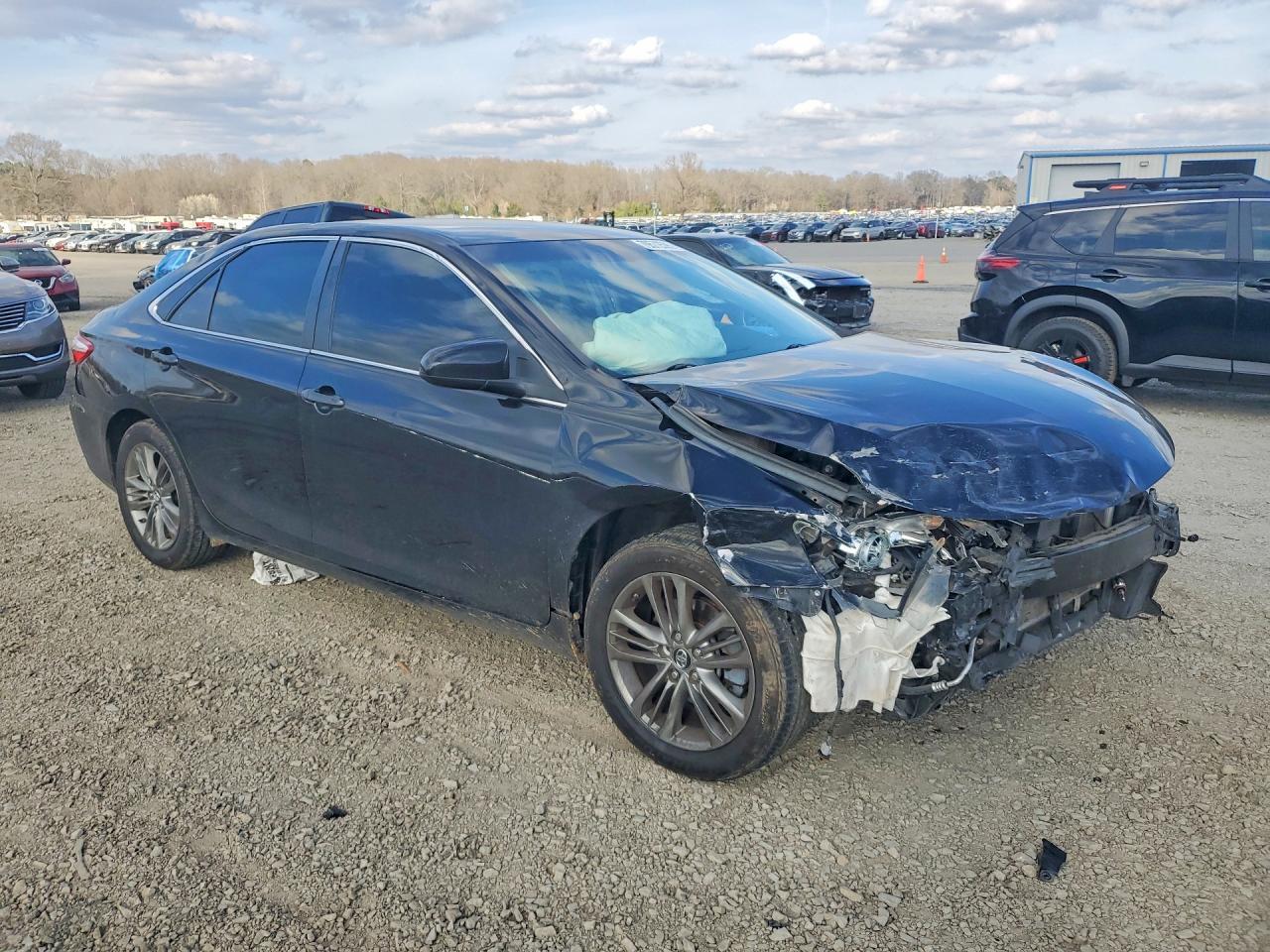 2017 Toyota Camry Se - Фото 4