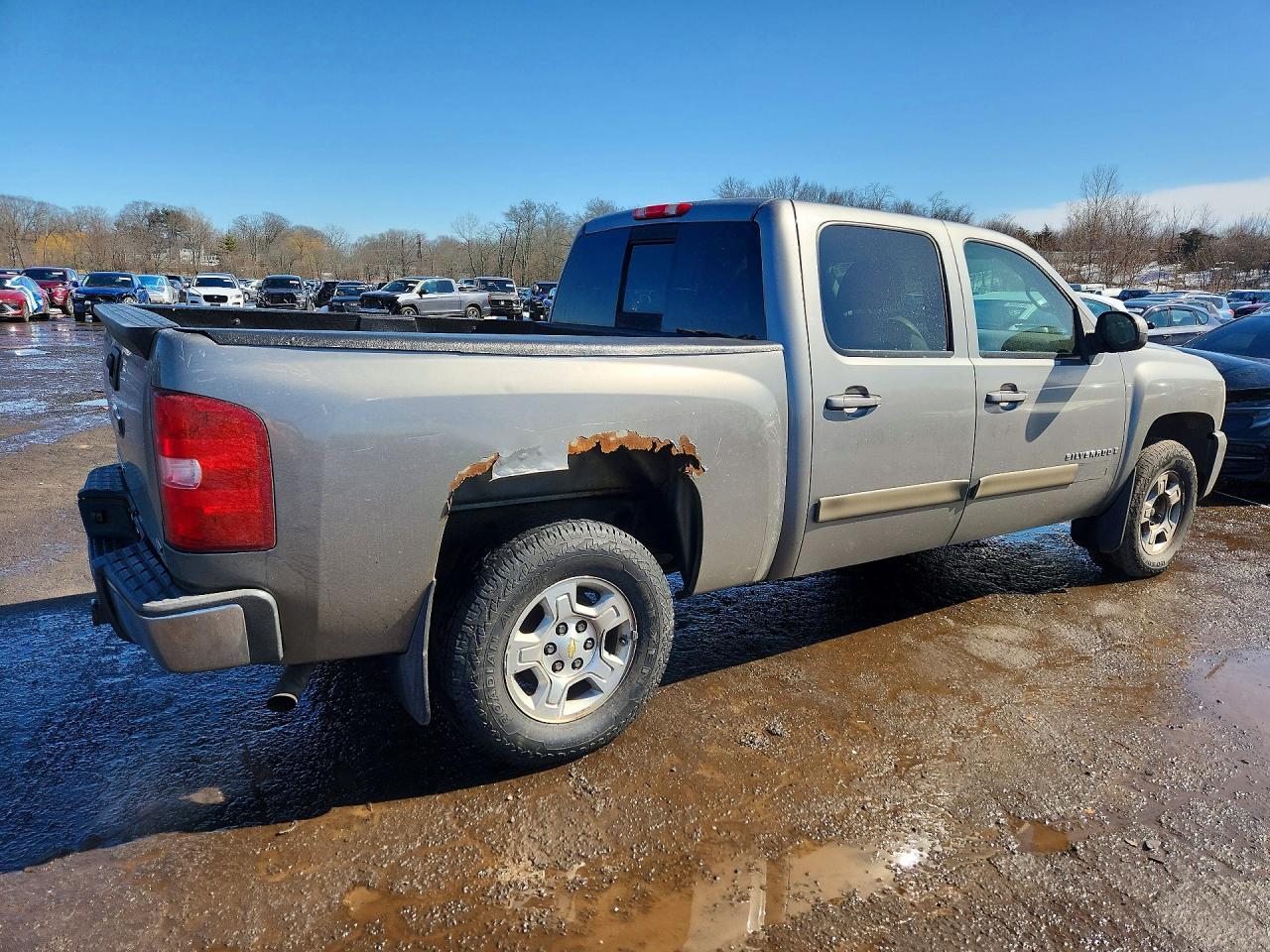 2007 Chevrolet Silverado K1500 Crew Cab - Image 3