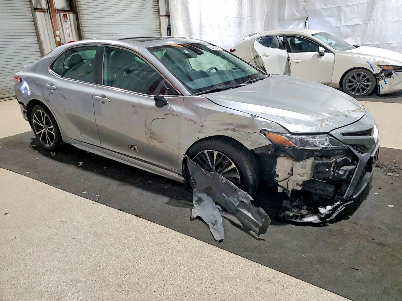 2019 Toyota Camry Se - Фото 4