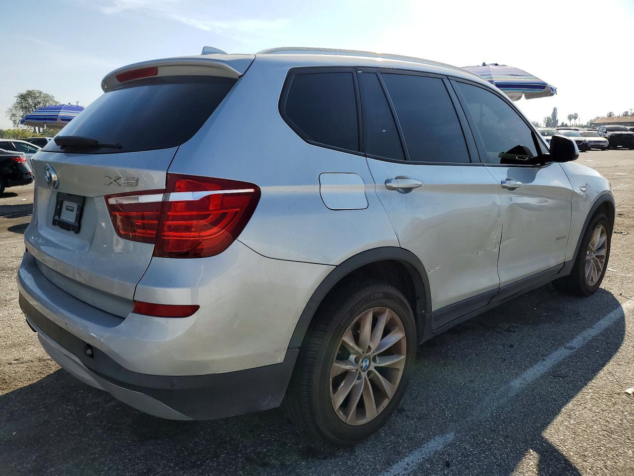 2017 BMW X3 Sdrive28I - Фото 3