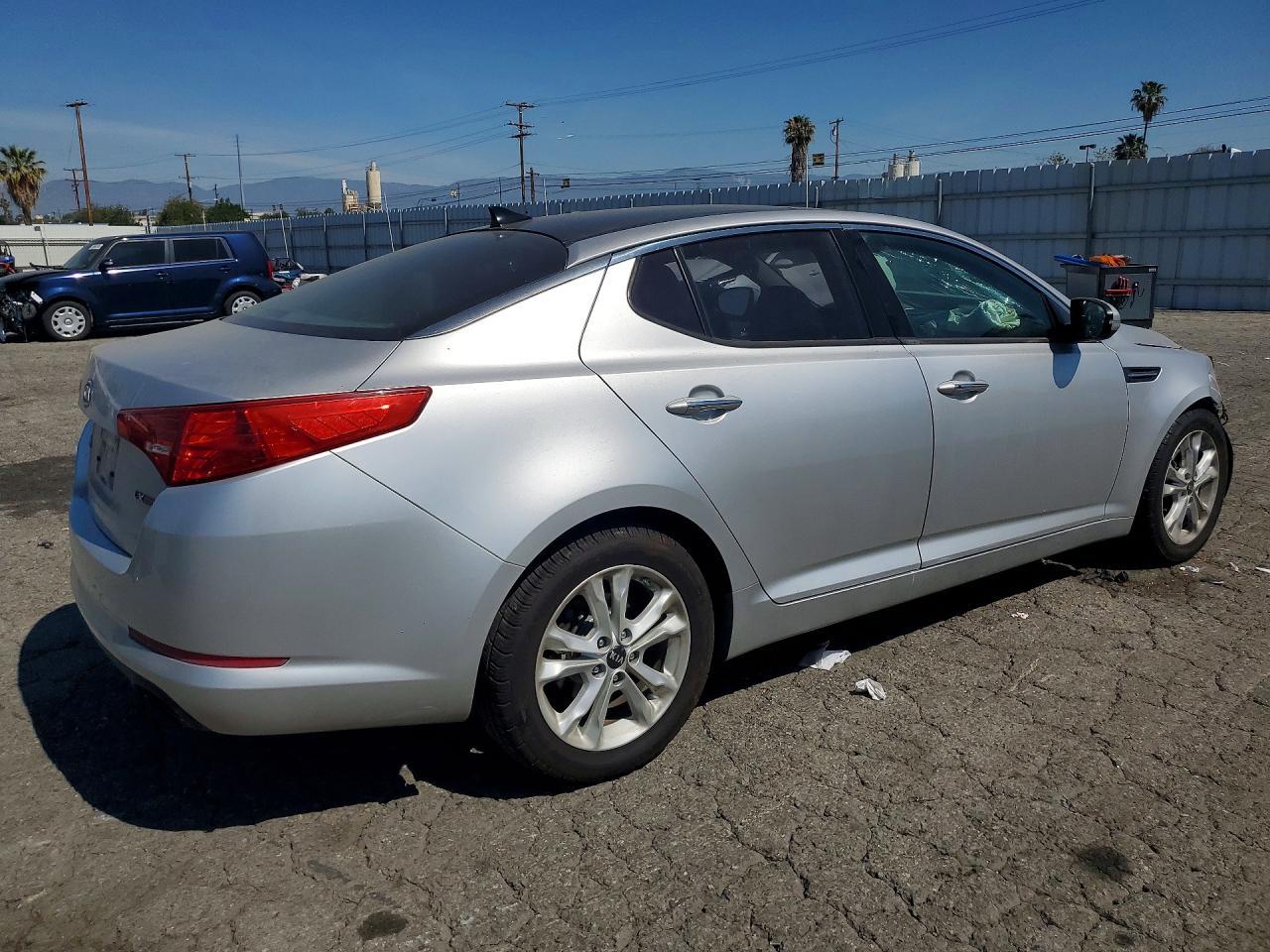 2011 Kia Optima Ex - Image 3