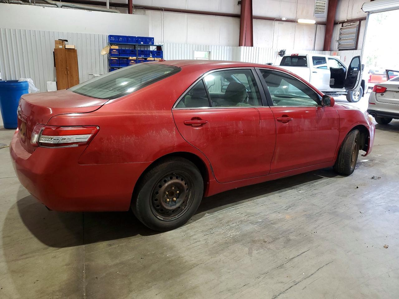 2011 Toyota Camry Le - Image 3