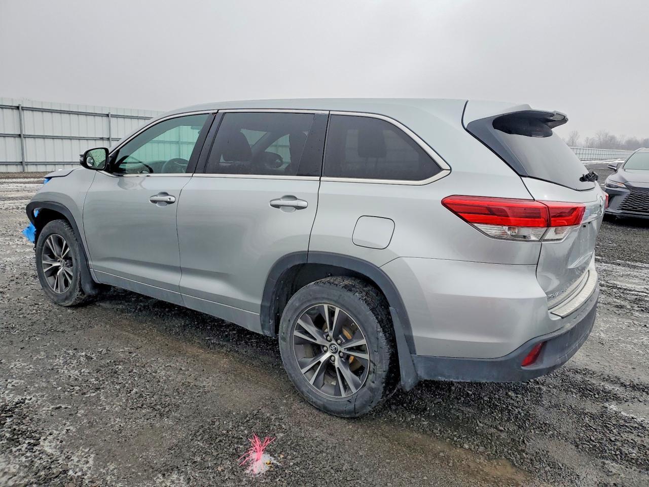 2018 Toyota Highlander Le - Image 2