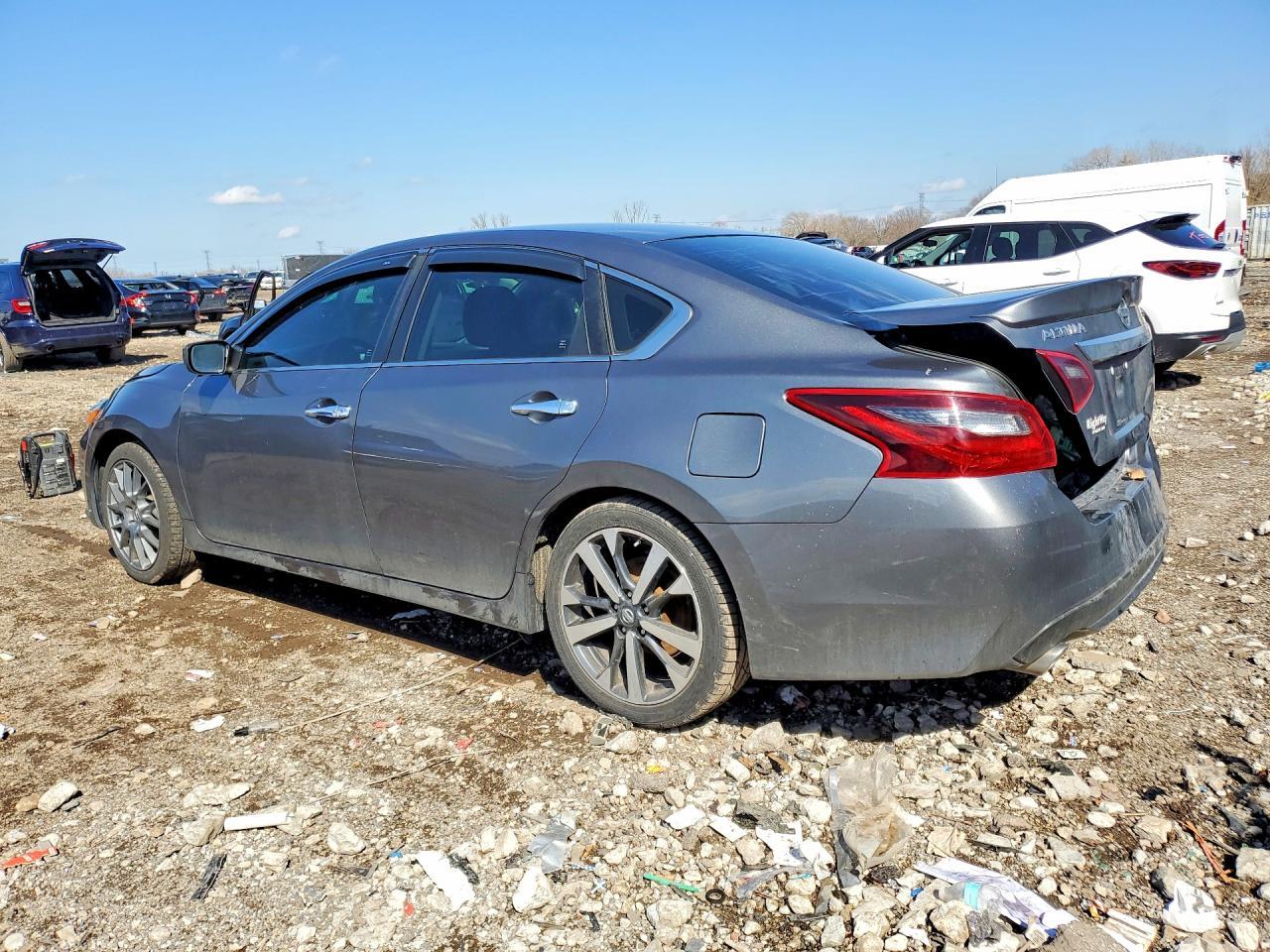 2017 Nissan Altima 2.5 Sr - Image 2