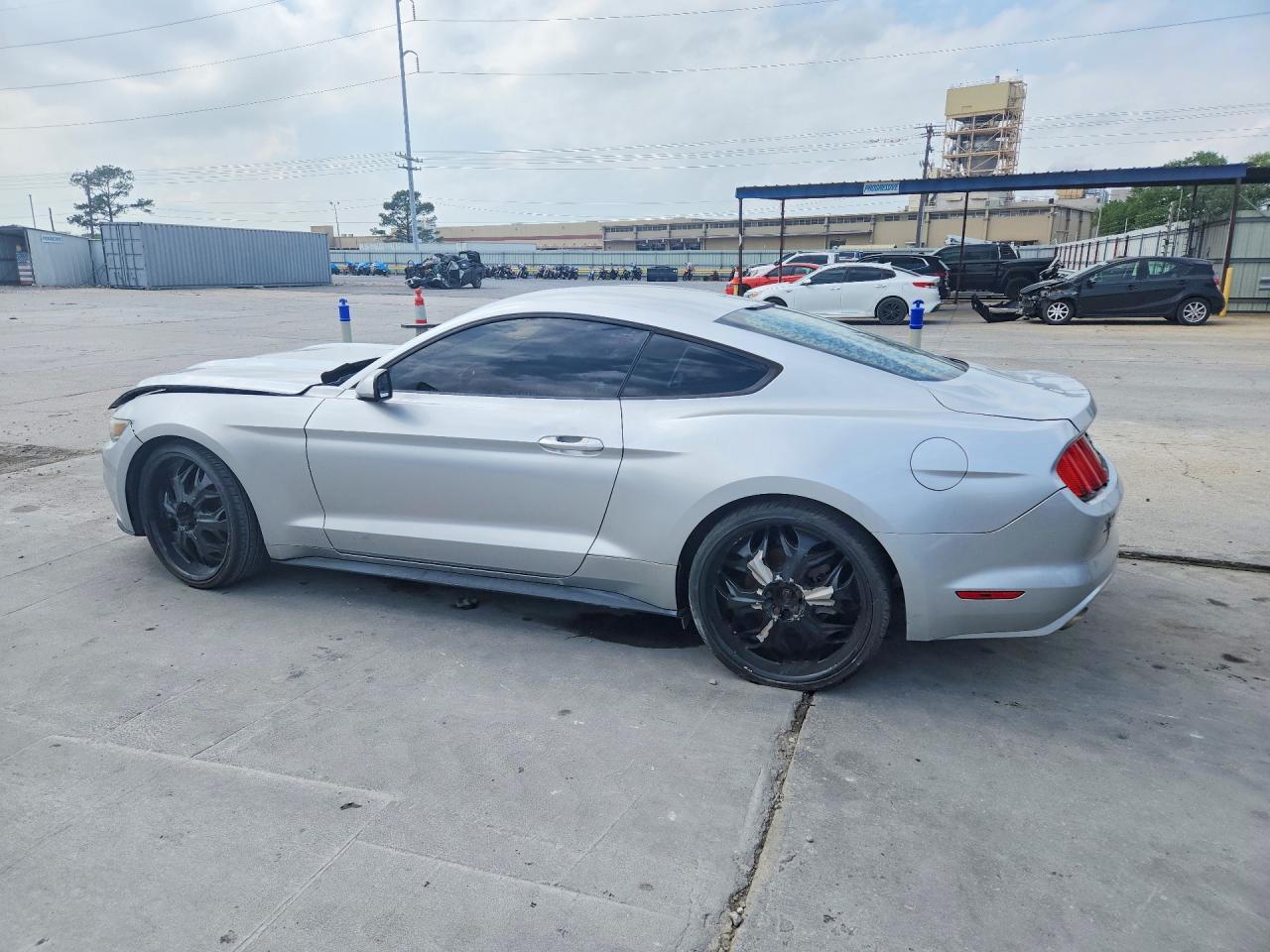 2015 Ford Mustang - Фото 2