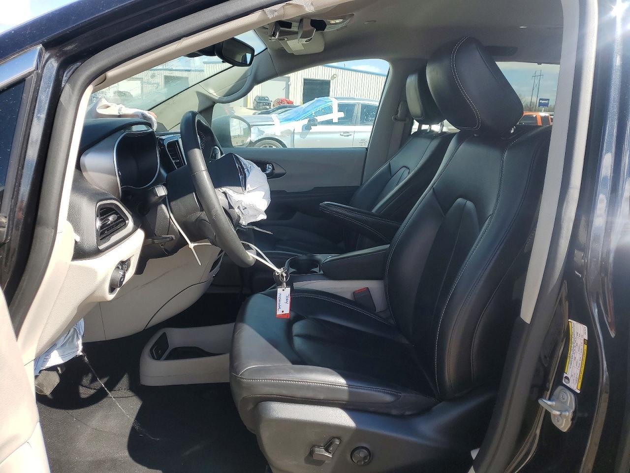 2023 Chrysler Pacifica Touring L - Image 7