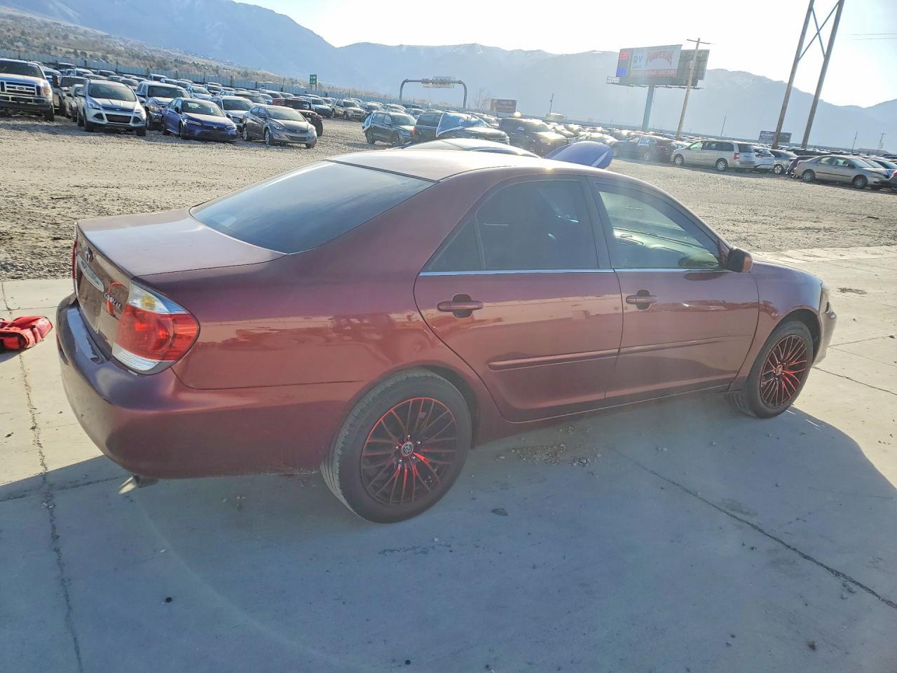 2005 Toyota Camry Le - Фото 3