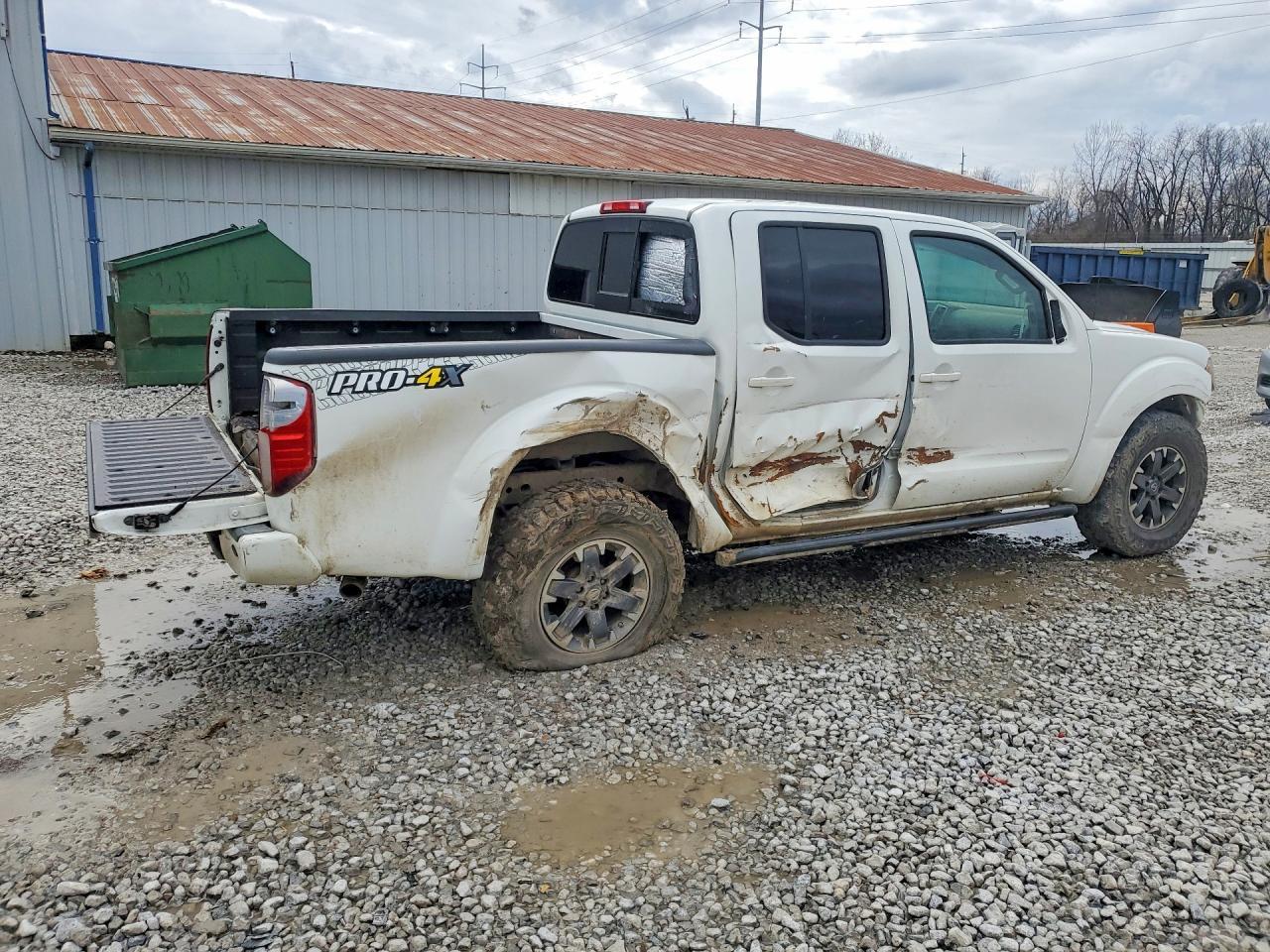 2015 Nissan Frontier Pro-4X - Image 3
