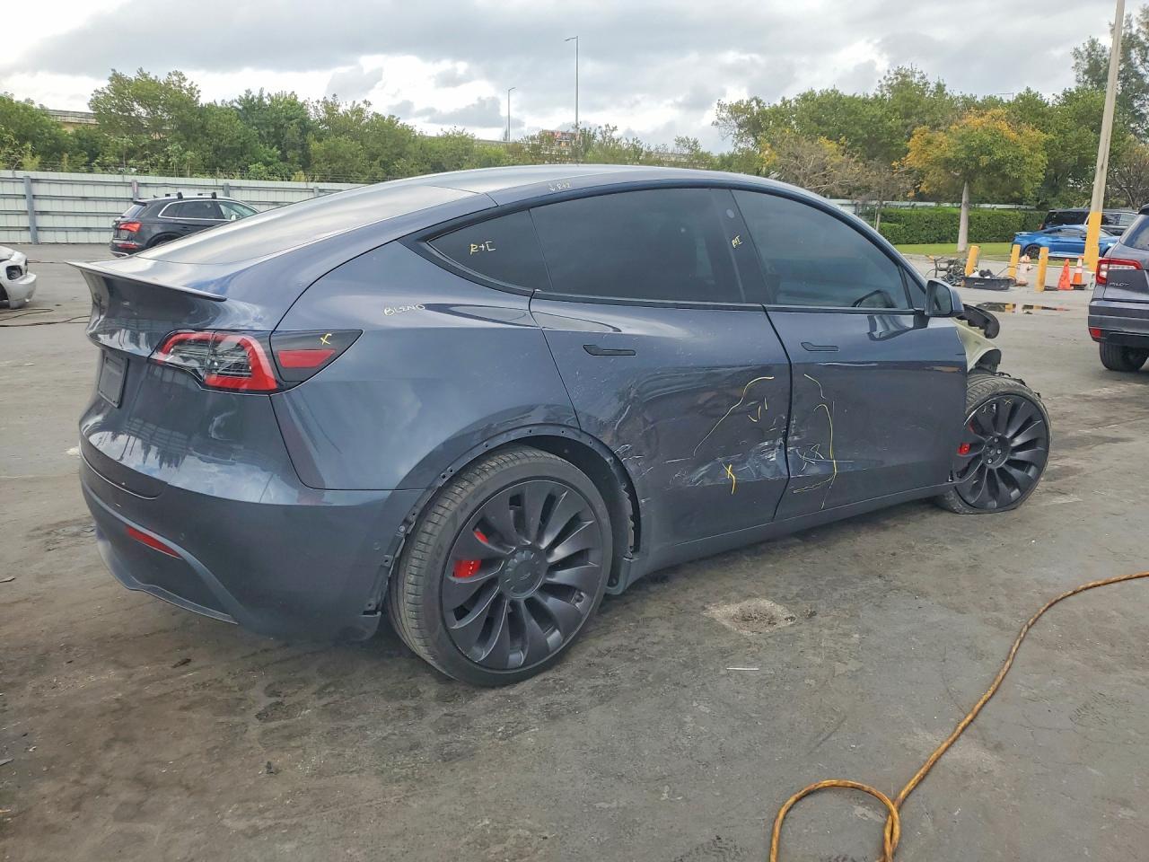 2022 Tesla Model Y - Фото 3