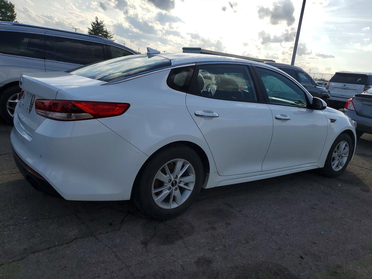 2018 Kia Optima Lx - Image 3