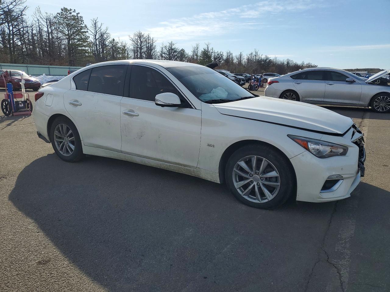 2018 Infiniti Q50 3.0T Luxe - Фото 4
