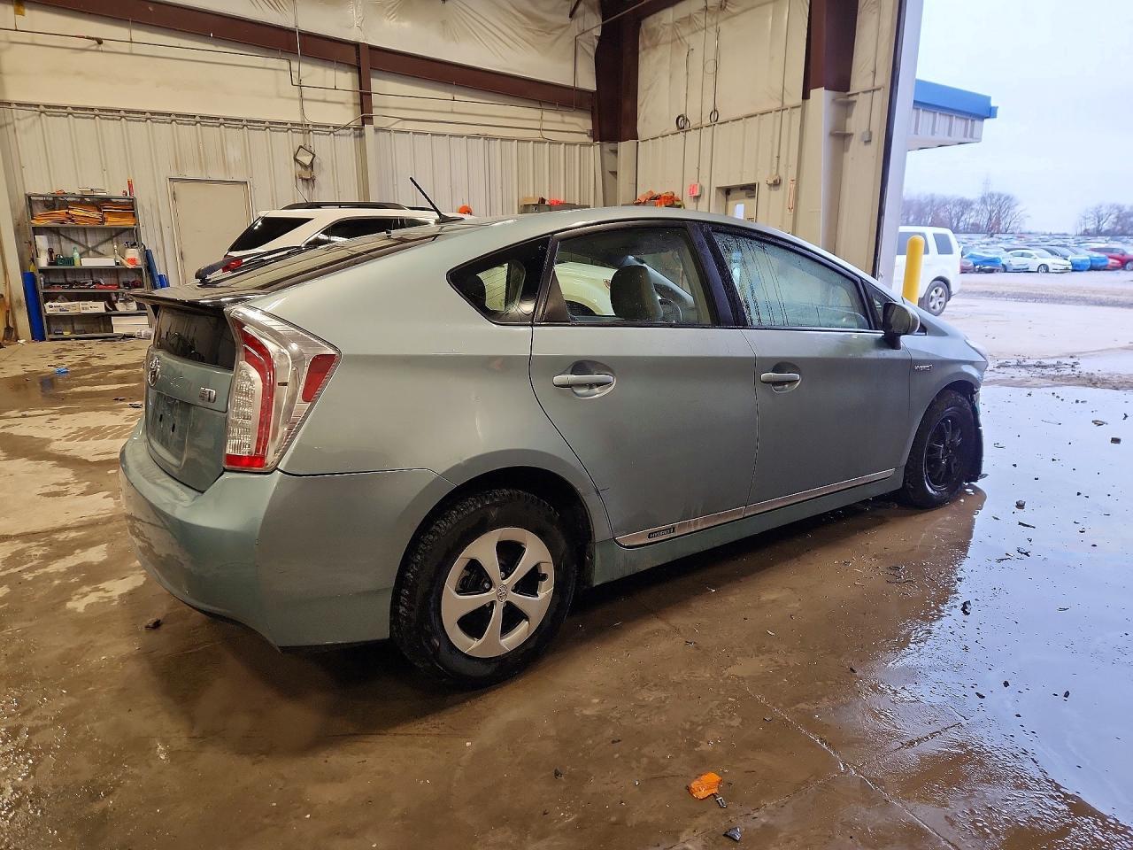 2012 Toyota Prius Three - Image 3