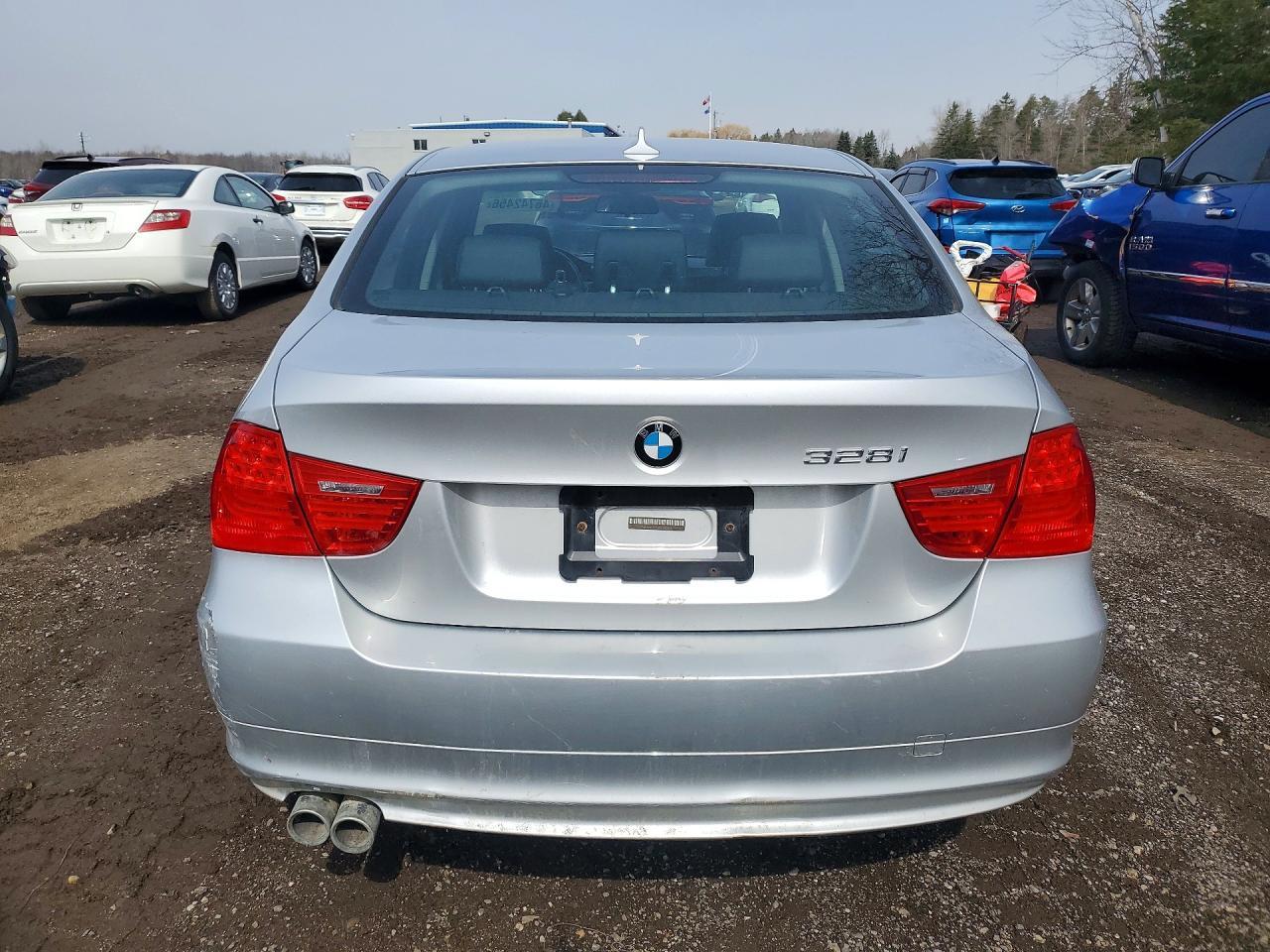 2011 BMW 328 Xi - Image 6