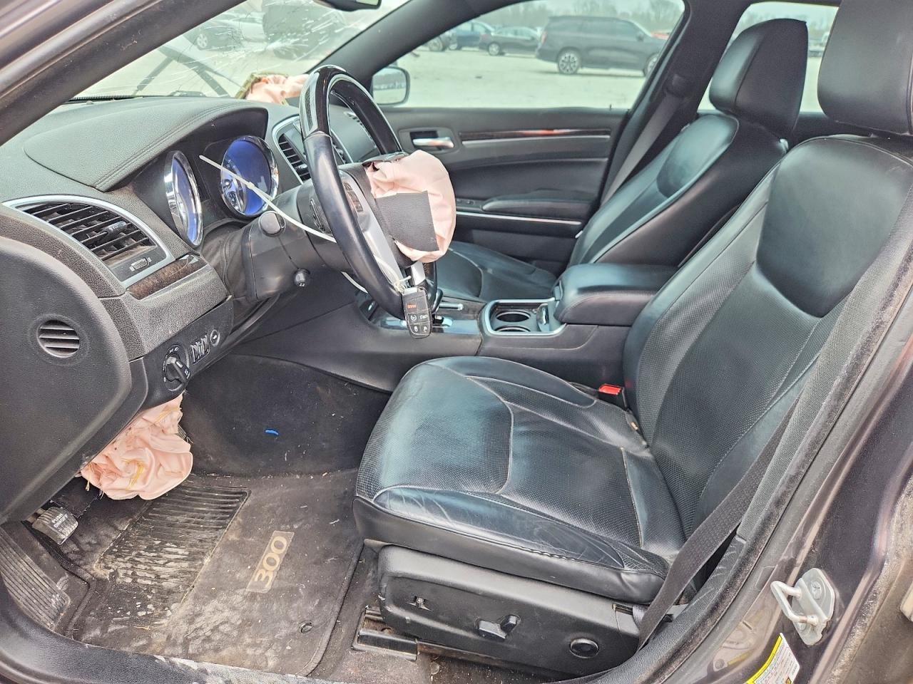 2014 Chrysler 300C - Image 7