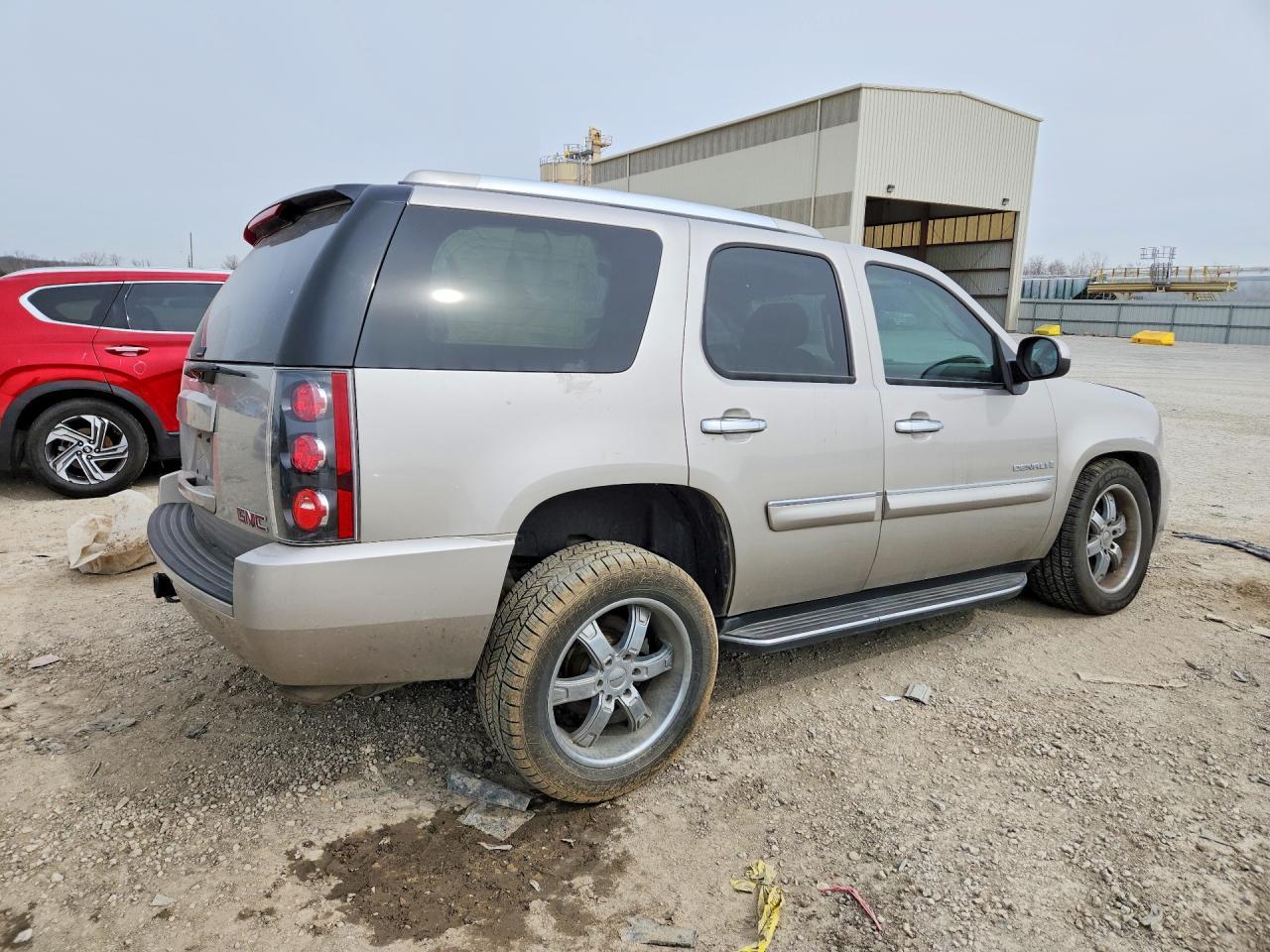 2007 GMC Yukon Denali - Фото 3