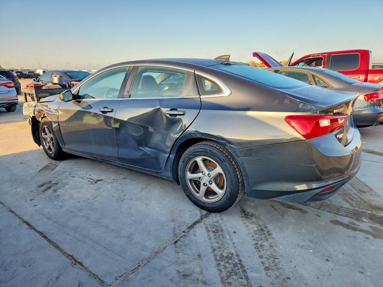 2017 Chevrolet Malibu Ls - Фото 2