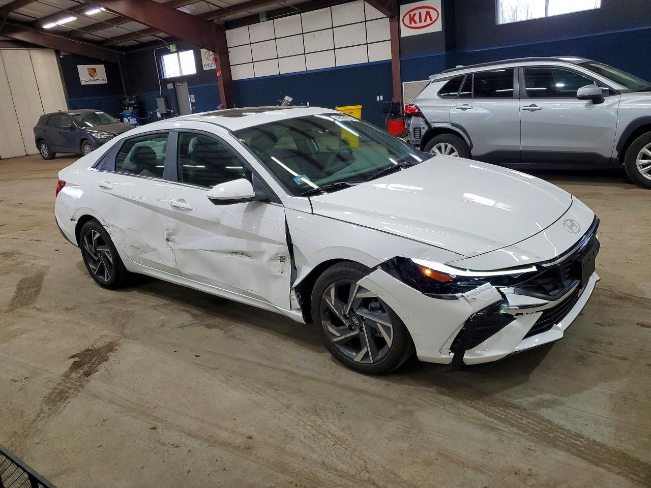 2024 Hyundai Elantra Sel - Image 4
