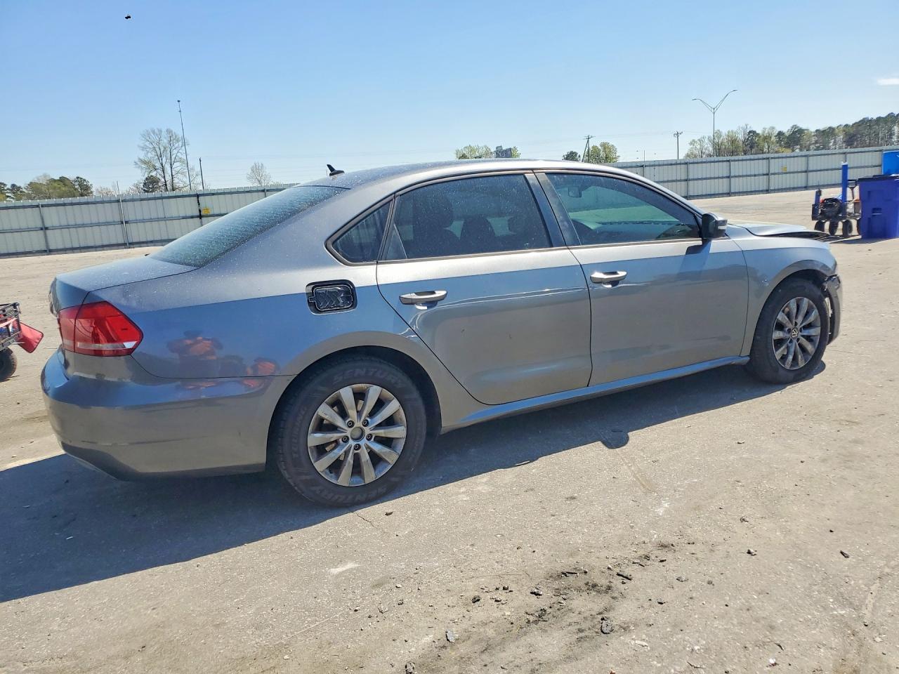 2013 Volkswagen Passat S - Image 3