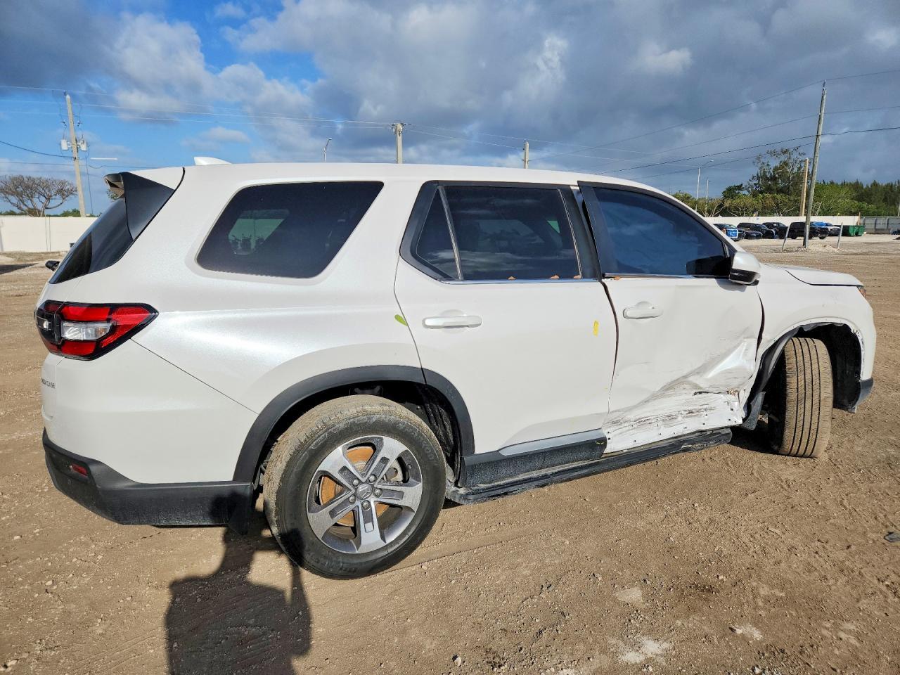 2025 Honda Pilot Exl - Image 3