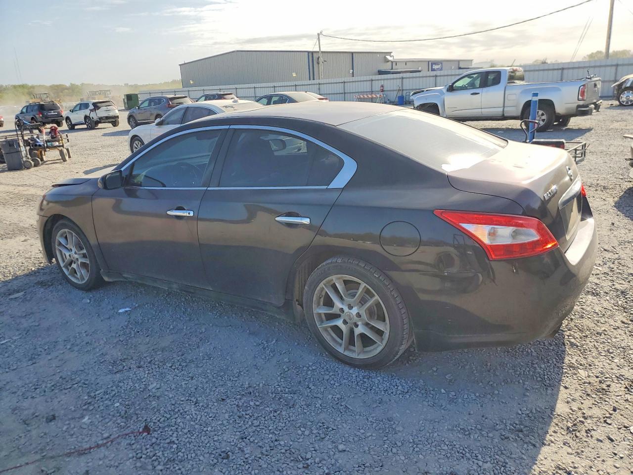2010 Nissan Maxima 3.5 S - Фото 2