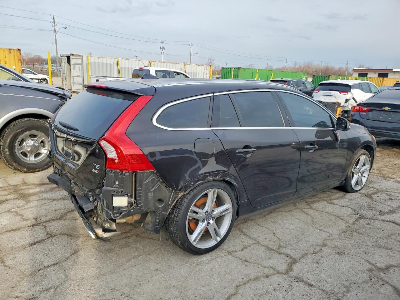 2016 Volvo V60 Platinum - Фото 3