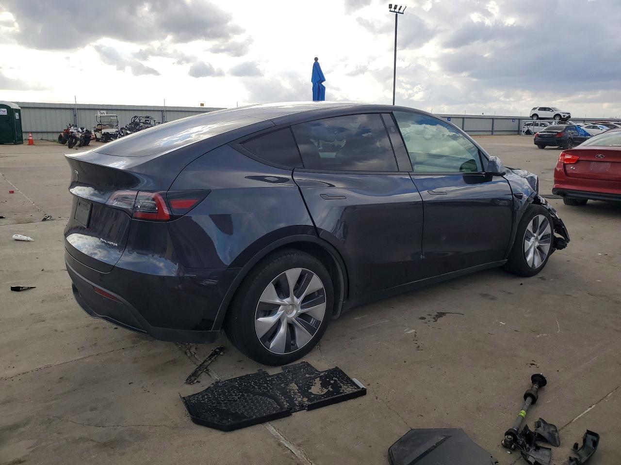 2024 Tesla Model Y - Фото 3