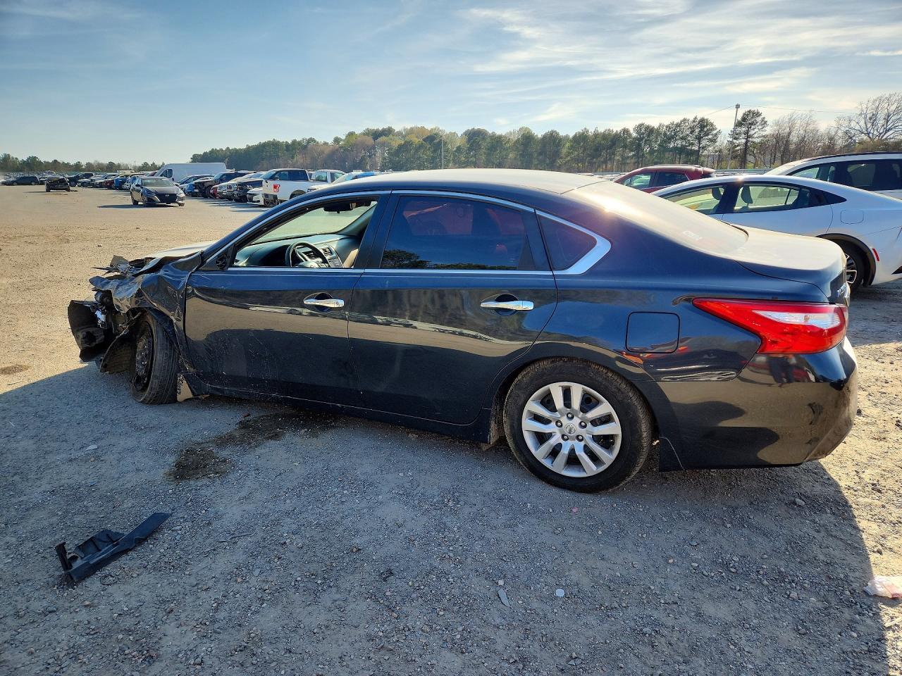 2017 Nissan Altima 2.5 S - Фото 2