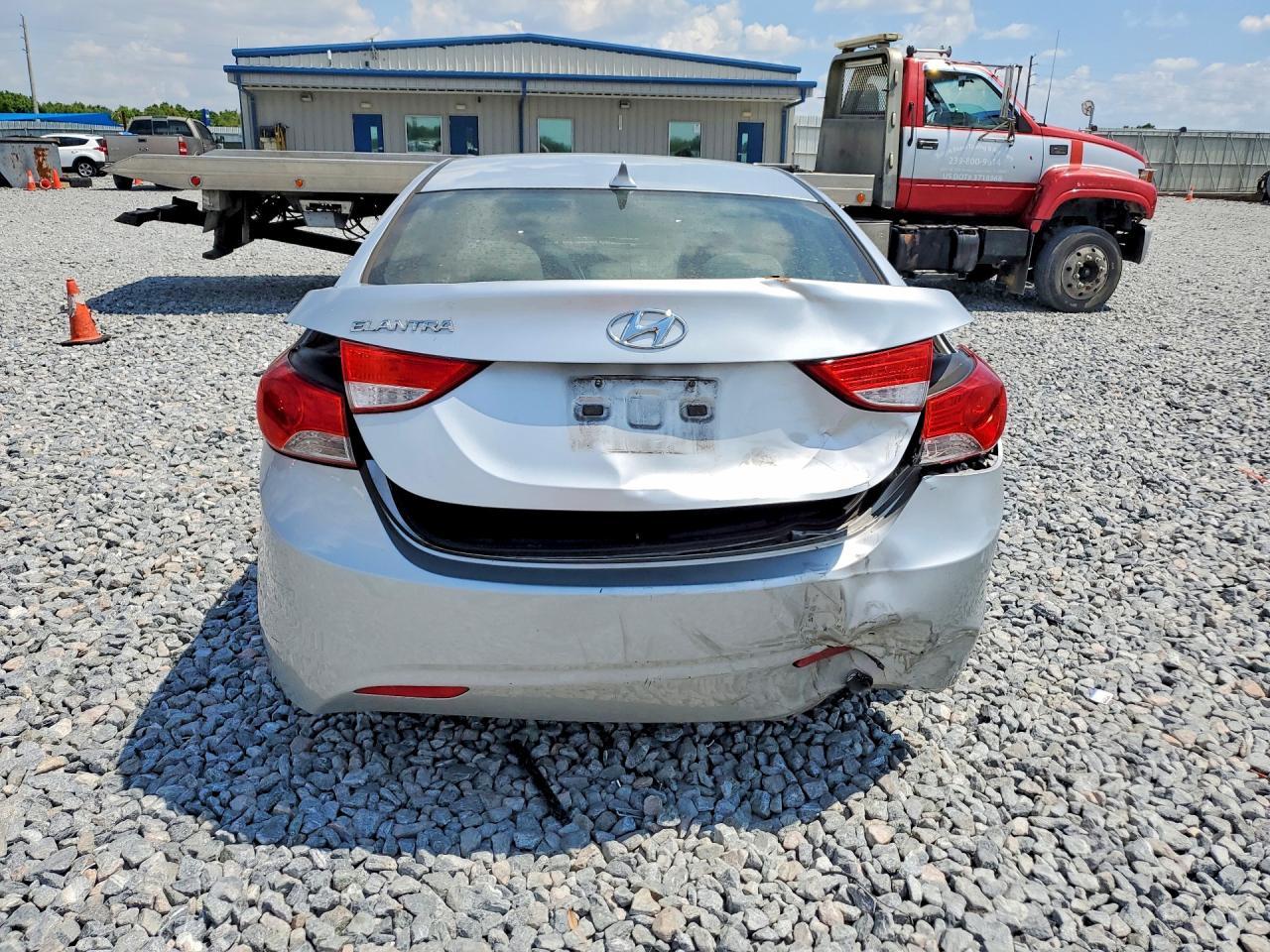 2013 Hyundai Elantra - Фото 6